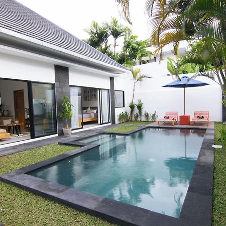 Villa Nikole Seminyak Exteriör bild